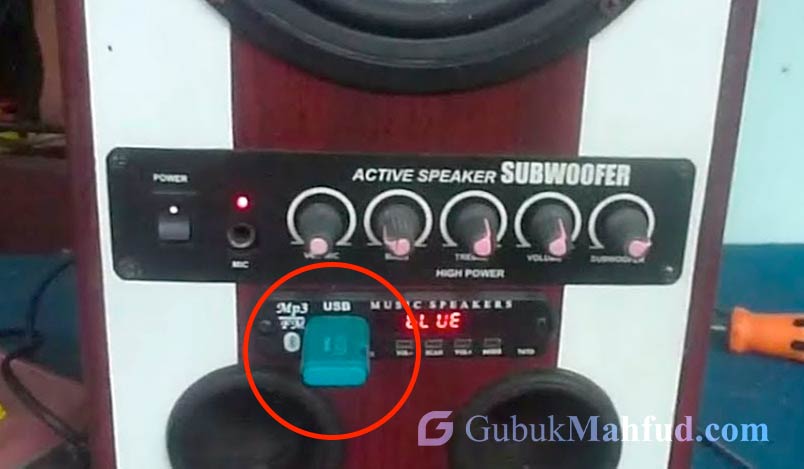 USB Untuk Menghubungkan Speaker